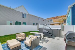 House (6 Bedrooms) | Interior