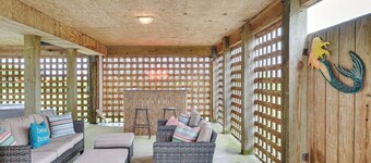 Nags Head Vacation Rental w/ Hot Tub: Near Beach!