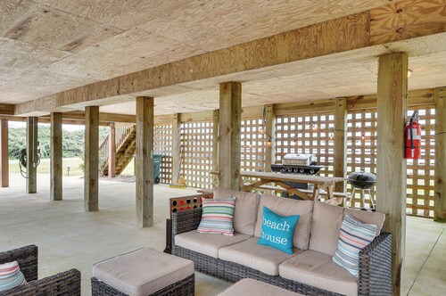 Nags Head Vacation Rental w/ Hot Tub: Near Beach!