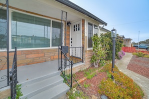 House (3 Bedrooms) | Interior - Seaside Vacation Rental w/ Patio Near Monterey Bay (Seaside)