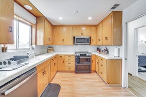 House (3 Bedrooms) | Interior