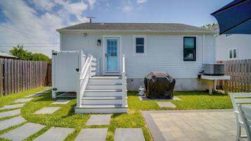 Cottage (2 Bedrooms) | Front of property