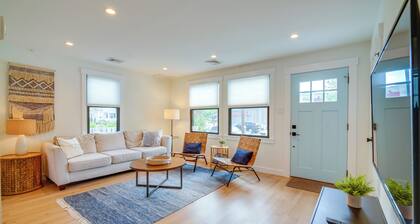 Beautiful Cape May Cottage: Walk to Beach & Mall!