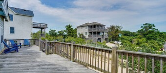 Sunny Corolla Home: Walk to Beach!