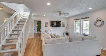 Sunny Corolla Home: Walk to Beach!