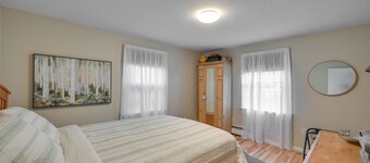 Marblehead Retreat w/ Sprawling Yard & Gas Grill!