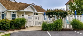 公寓，附泳池使用權 ~ 2 英里到雷霍博斯海灘!