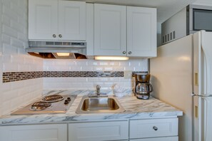 Microwave, oven, stovetop, cookware/dishes/utensils