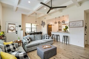 House (3 Bedrooms) | Interior - Updated New Braunfels Home w/ Fire Pit! (New Braunfels)