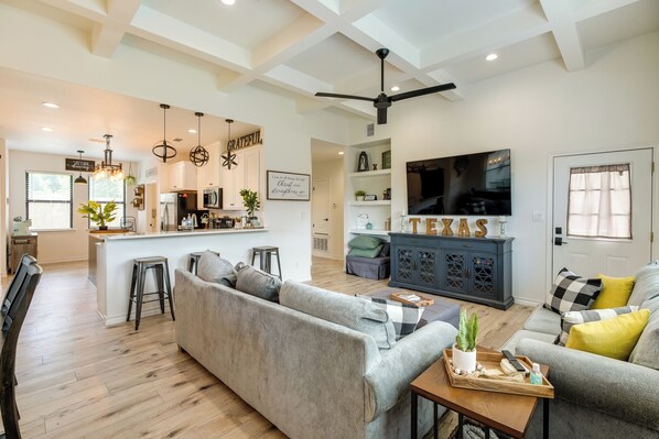 House (3 Bedrooms) | Interior