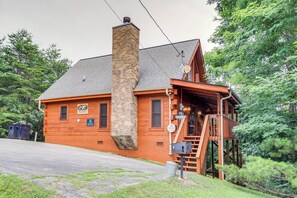 Interior - Sevierville Cabin w/ Wraparound Deck + Lake Access (Sevierville)