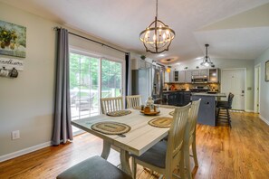 Dining - Lakefront Home w/ Hot Tub - 15 Mi to Dollywood! (Sevierville)