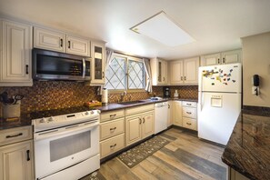 Interior - Riverfront Condo Near Downtown Estes Park! (Estes Park)