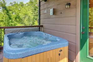 House (3 Bedrooms) | Interior - Sevierville Cabin w/ Hot Tub & Mountain-view Deck (Sevierville)