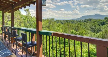 Sevierville Cabin w/ Hot Tub & Mountain-view Deck