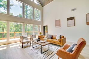 House (3 Bedrooms) | Interior - Luxe Sevierville Home w/ Deck Near Pigeon Forge! (Sevierville)