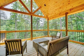House (3 Bedrooms) | Interior - Luxe Sevierville Home w/ Deck Near Pigeon Forge! (Sevierville)