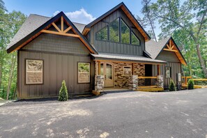 House (3 Bedrooms) | Interior - Luxe Sevierville Home w/ Deck Near Pigeon Forge! (Sevierville)