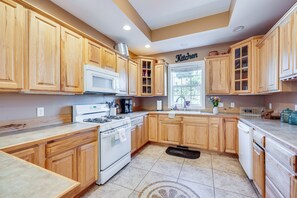 House (4 Bedrooms) | Interior - 2 Mi to Lake Estes: Home w/ Deck & Grill (Estes Park)