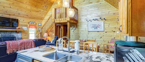 House (2 Bedrooms) | Interior