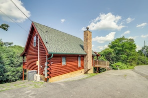 Interior - Sevierville Cabin: Private Deck, Community Pool! (Sevierville)