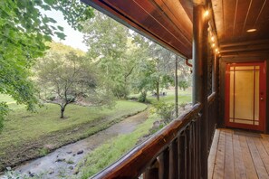 Interior - Sevierville Sanctuary - Huge Game Room & Hot Tub! (Sevierville)