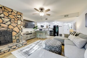 Apartment (1 Bedroom) | Living area | TV, fireplace