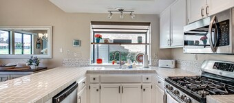 Community Pool & Hot Tub: Palm Desert Rental!