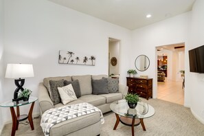 TV - Luxury Palm Desert Vacation Home w/ Private Oasis (Palm Desert)