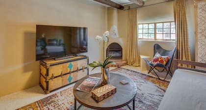 Beautiful Historic Adobe Home ~ 3 Mi to Taos Plaza