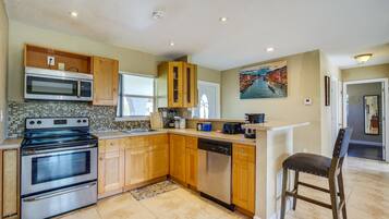 Casa (2 Bedrooms) | Cozinha privada | Micro-ondas, fogão, cooktop, lava-louças