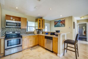 Maison (2 Bedrooms) | Cuisine privée | Four à micro-ondes, un four, surface de cuisson, lave-vaisselle