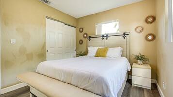 Casa (2 Bedrooms) | 2 quartos, ferros/tábuas de passar roupa, roupa de cama