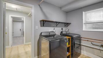 Apartment (1 Bedroom) | Bahagian dalam