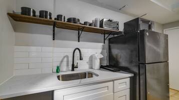 Apartemen (1 Bedroom) | Dapur pribadi | Microwave, oven, kompor, dan blender