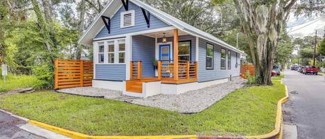 Cottage (2 Bedrooms) | Front of property