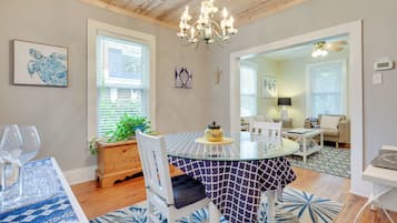 Hús (2 Bedrooms) | Að innan