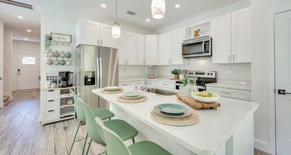 St Augustine Home < 3 Mi to Historic District!