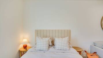 Apartment (0 Bedroom) | Interior