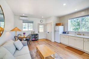 Apartment (0 Bedroom) | Interior