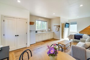 Apartment (0 Bedroom) | Interior