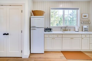 Interior - Modern Studio in Bend ~ 3 Mi to Sunriver Resort! (Bend)