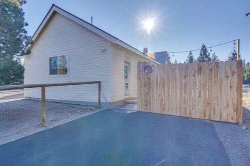 Modern Studio in Bend ~ 3 Mi to Sunriver Resort!