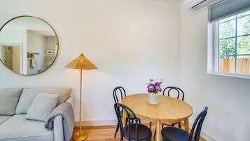 Apartment (0 Bedroom) | Bahagian dalam