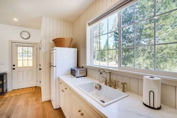 Interior - Modern Studio in Bend ~ 3 Mi to Sunriver Resort! (Bend)