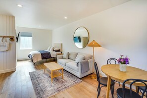 Apartment (0 Bedroom) | Interior - Modern Studio in Bend ~ 3 Mi to Sunriver Resort! (Bend)