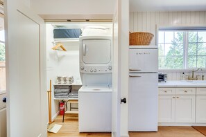 Apartment (0 Bedroom) | Interior - Modern Studio in Bend ~ 3 Mi to Sunriver Resort! (Bend)