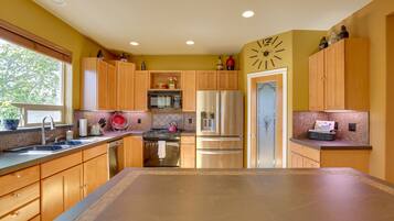 Nhà (3 Bedrooms) | Bếp riêng | Lò vi sóng, lò nướng, bếp nấu, máy rửa bát