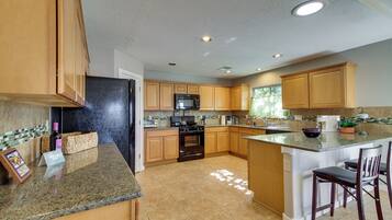 House (3 Bedrooms) | Interior