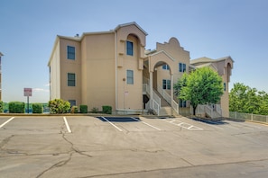 Apartment (4 Bedrooms) | Interior - Lake Ozark Vacation Rental: Pool & Dock Access! (Lake Ozark)